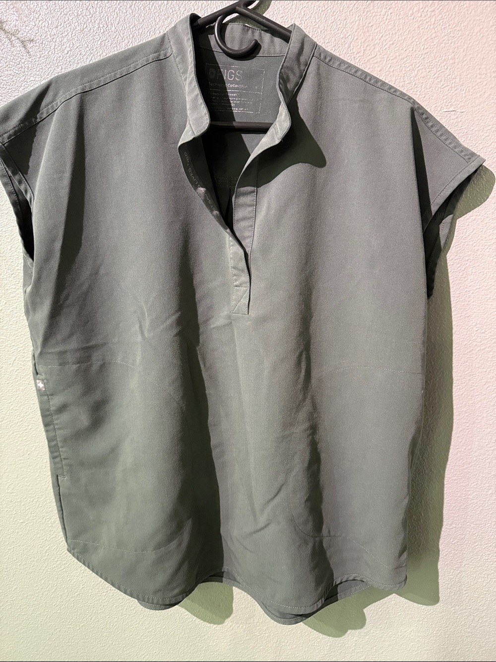 Figs Bonsai PO# 2491 Split-Neck Rafaela Top size small